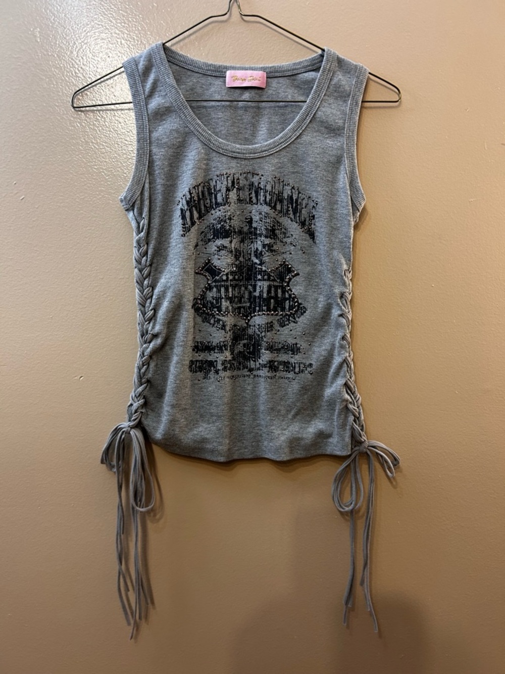 Sleeveless Braided-Side Graphic Tank Top - Gray